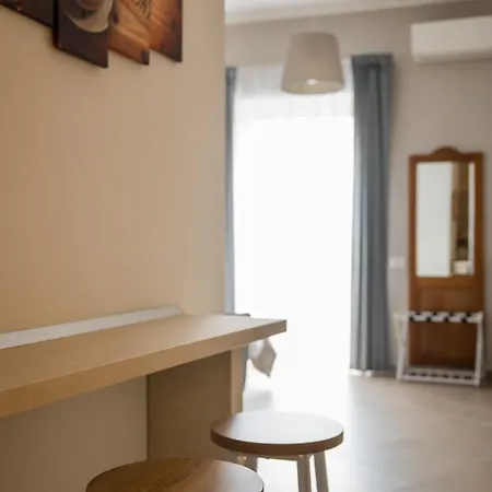 לינה וארוחת בוקר Tinellari 4*