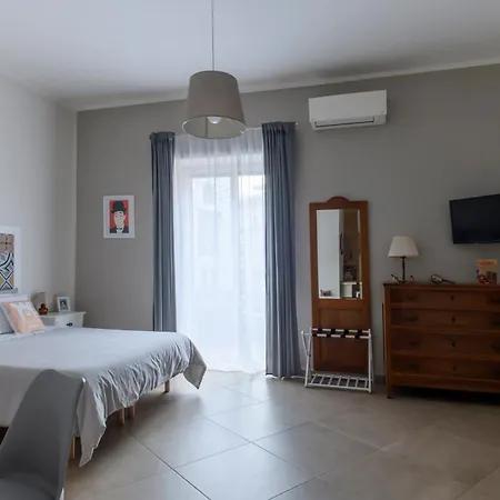 לינה וארוחת בוקר Tinellari נאפולי